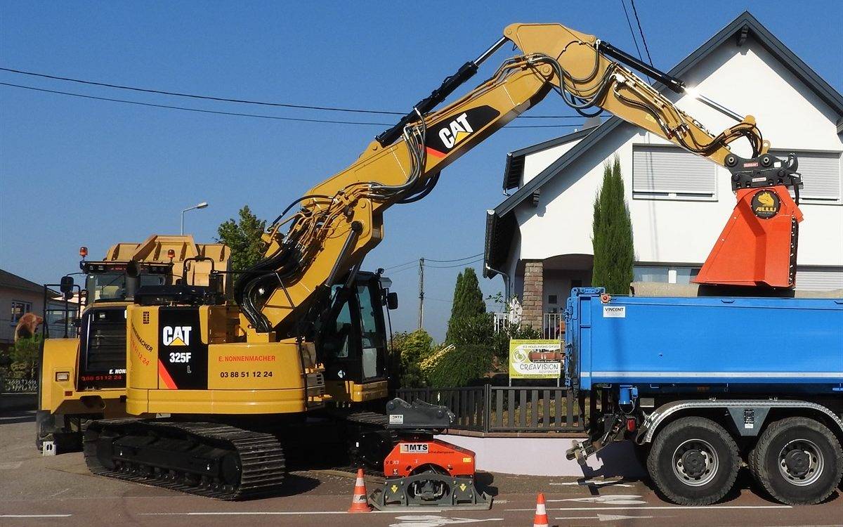 Pelle CATERPILLAR 325F Ostwald